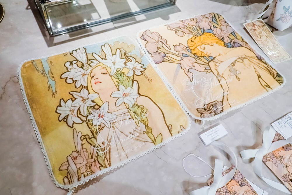 アールヌーボー アート 女性と花　ミュシャ　ジェラピケ　タオルケット アールヌーボー アート 女性と花 ミュシャ ジェラピケ タオルケット