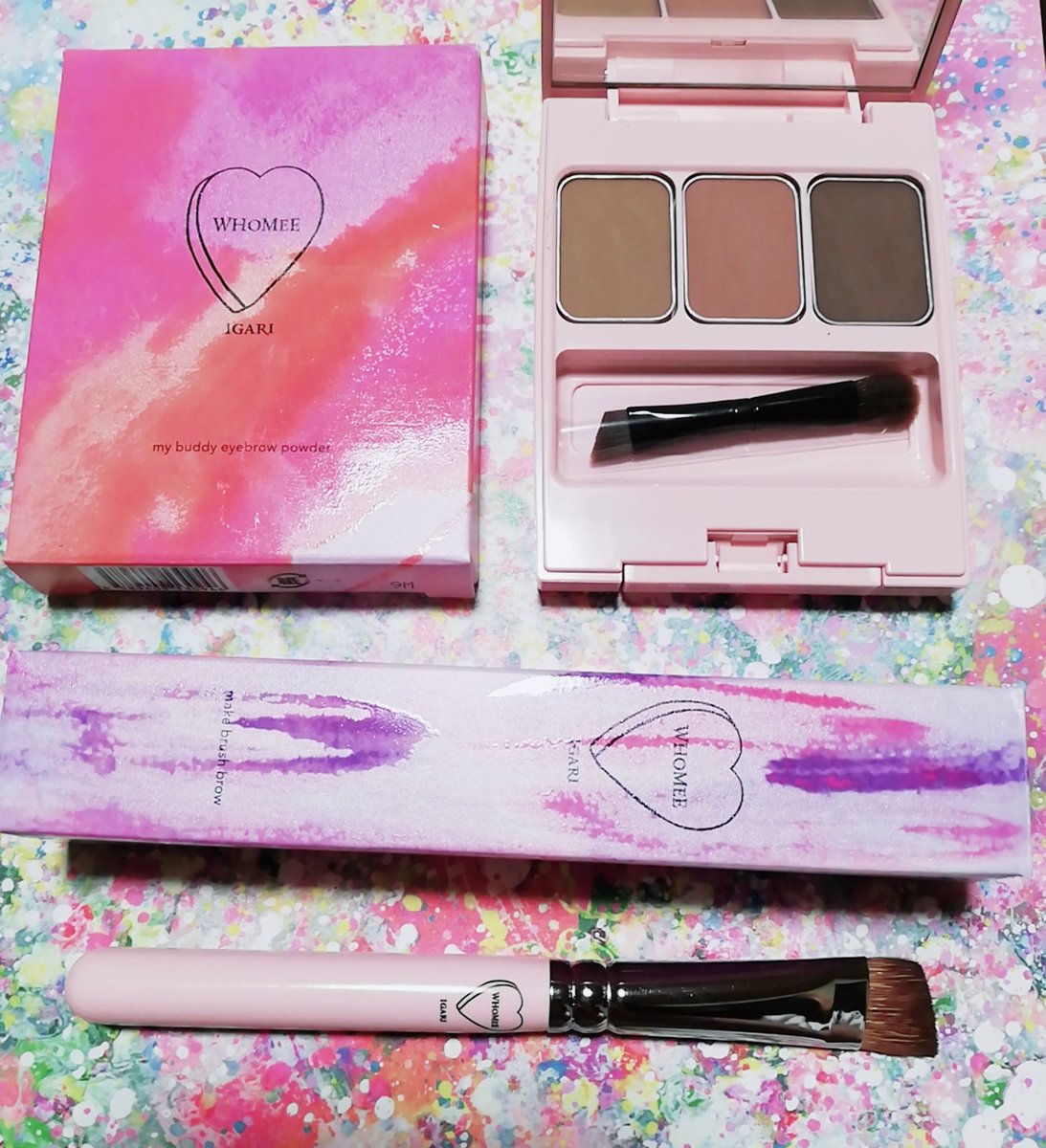 縫う フーミーのアイブロウパウダーとアイブロウ ブラシ 気になってたやつ 色はブライトブラウン このブラシ使うとほんとに簡単に仕上げられる すごい 黒髪なんだけど自眉毛が濃いめなのでライトブラウンで正解だった ヘビーローテーションのアッシュ