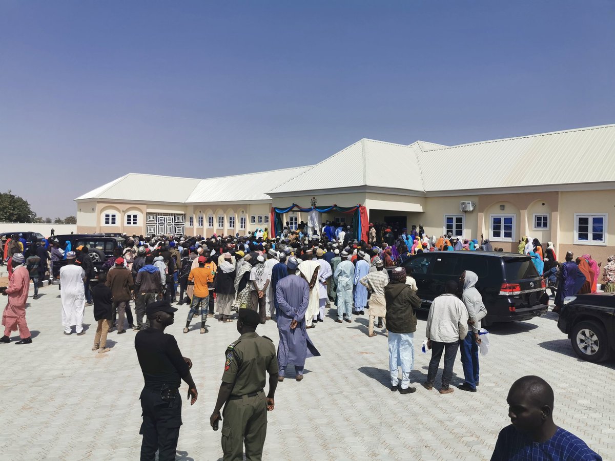 DanBorno's tweet photo. 6 months ago, the @GovBorno His Excellency @ProfZulum promised the people of Biu that he will construct a brand new secretariat complex for them because they don't have any since 1976. Today, he  officially commissioned the new Biu Local Govt. Secretariat and the people are happy https://t.co/aMzokOE3Jx