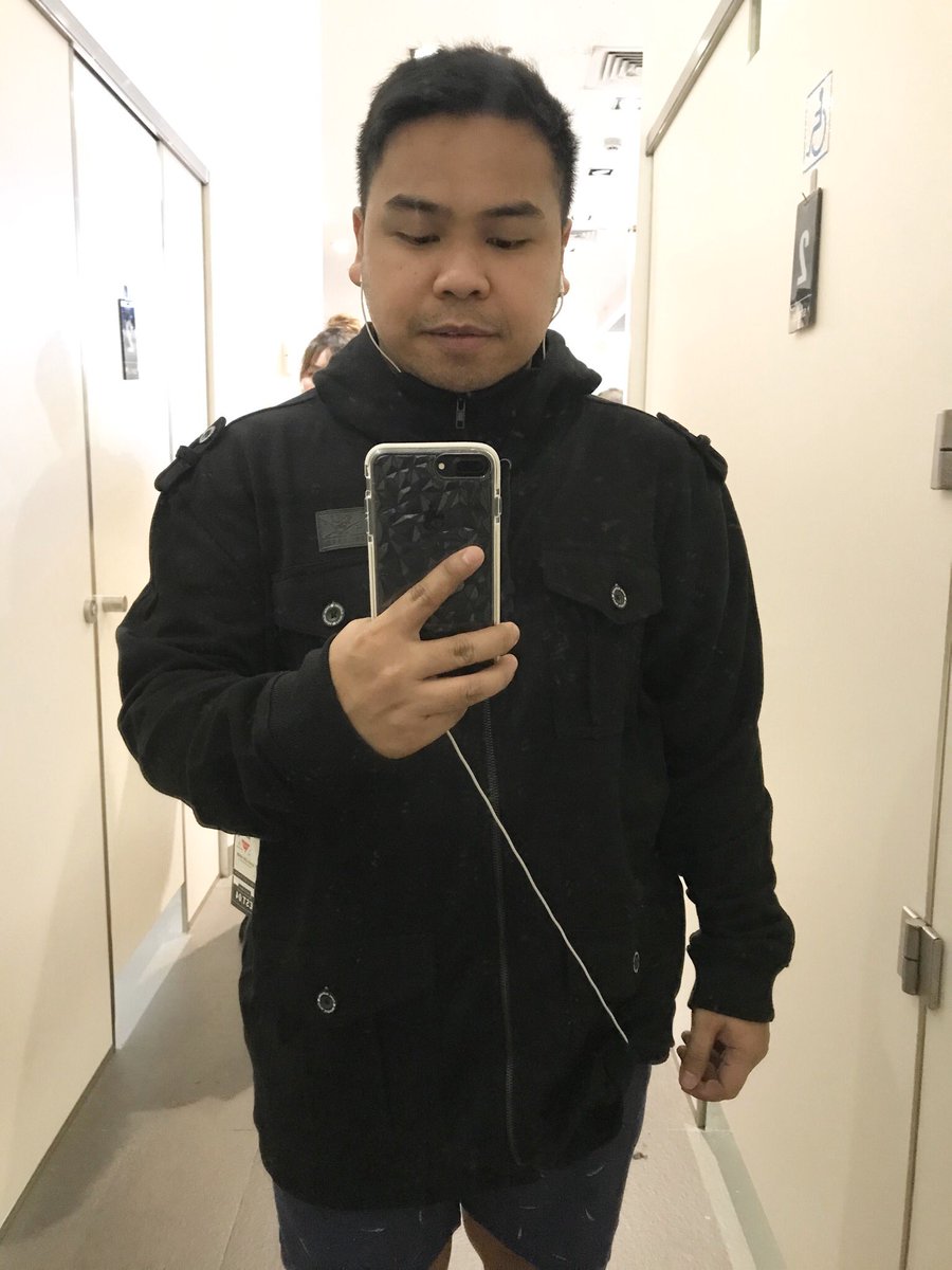 Do19Franco's tweet photo. Preparing for cold weather! Lakas maka-obsession ng jacket ko! Franco Do is back! ❤️✈️ https://t.co/KDU9FG0GE9
