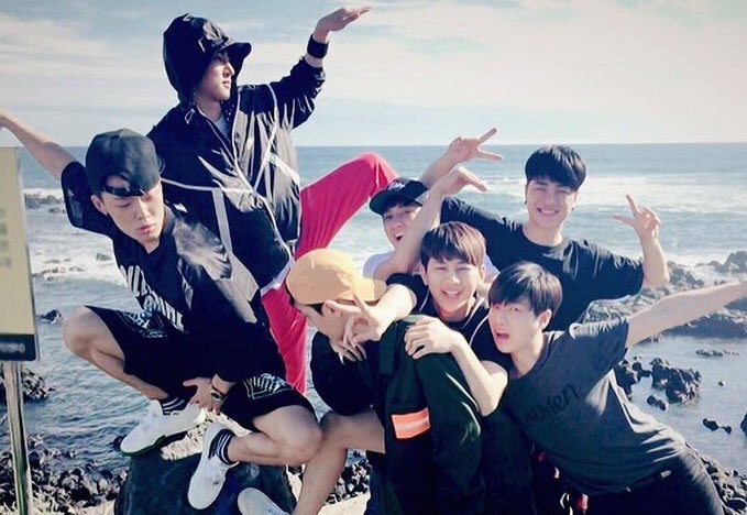 i_love_jinhwan's tweet photo. ハンビンが作り出すこの胸の奥に刺さるような曲😢まじで好き😢韓国語分からんけどすごく胸に響く😢そして日本語訳の歌詞読んでまたグッとくる😭

🎵https://t.co/bTnwacJ4dC

#WELCOMEBACKHANBIN https://t.co/4wHPVcfTSX