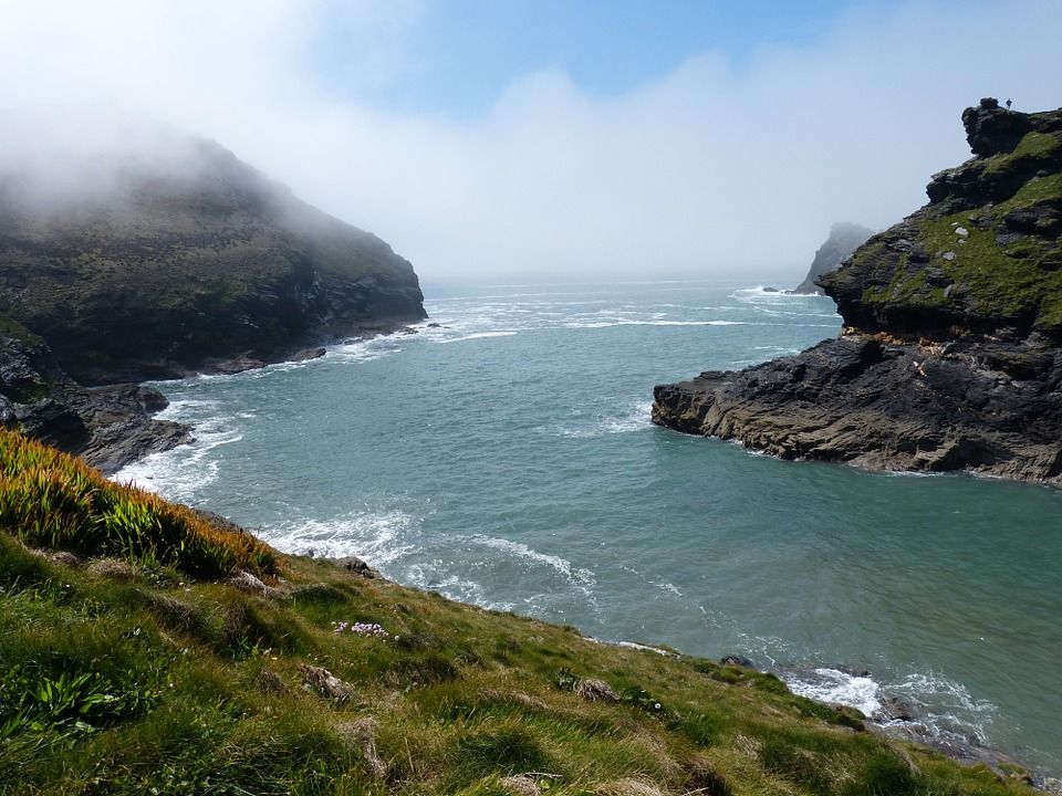 TheHolidayCots's tweet image. Within just a few minutes walk, guests at Tao Cottage can reach #Boscastle's spectacular cliffs. Enjoy a winter break by the #CornishCoast - the cottage has availability until the end of February. 
🛏️ Sleeps 1-6
theholidaycottages.co.uk/Cornwall/10292
#Cornwall #HolidayCottage #CoastalWalks