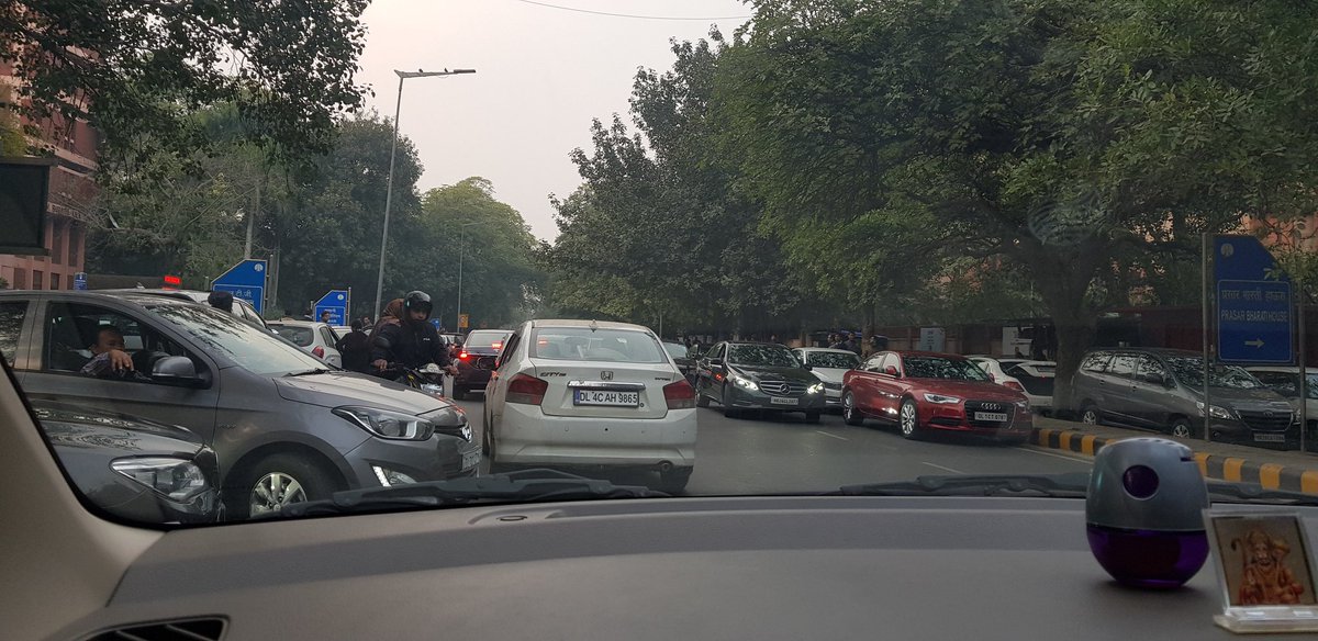 abbaanshu's tweet photo. Does this Traffic Jam is allowed on this road for VIPs ??? More Vehicles were Parked on Road and A traffice Police men is handling without any Proper help of other men #differentvalues @dtptraffic @DelhiPolice https://t.co/4rYsxN8Kjo