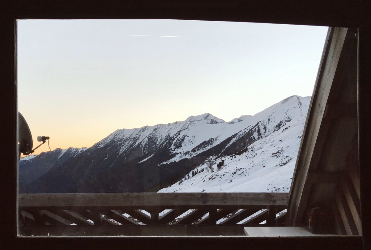 ssubias3's tweet photo. The best sunrise of 2019 https://t.co/qdmcyWwwjT