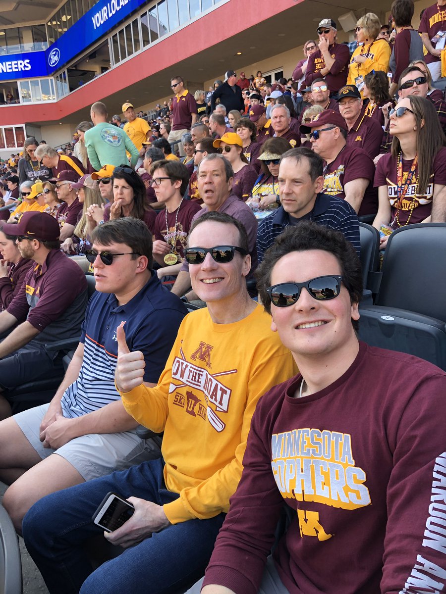 iheartabeach's tweet photo. This is what you get for buying your ticket on @StubHub Stuck out like a sore thumb👍🏽 He did say we traveled well to represent🙌🏽〽️🌴🏈#SkiUMah #rowtheboat @GopherFootball @espn @ESPNCFB @LivinMnSports #OutbackBowl @GopherSports @outbackbowl @AuburnFootball https://t.co/N3g32geu1Z