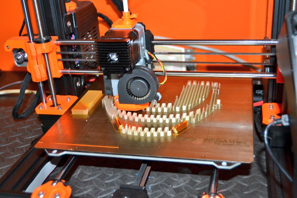 de3dprintman's tweet photo. This is pretty awesome. I'm printing @halo3dfilaments New Gold Dream and @esun3dfilament #eSoluble using the @MosaicMfg #Palette2SPro and #CanvasHub_S on the #Prusai3MK3S Bear and it performs great. eSoluble is the fast dissolving #PVA like material from eSUN and prints easy. https://t.co/k6V4773iEt