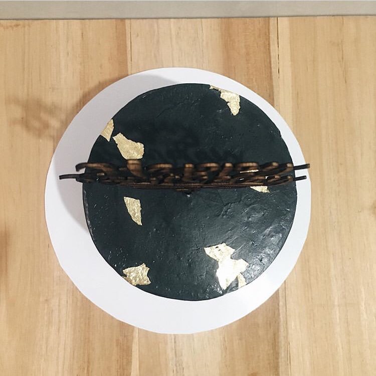 FolksCake's tweet photo. First cake for 2020 ✨Black beauty 🖤
.
.
.
#tiedie #cake #cakefolks #colombo #srilanka #birthday #happynewyear #happy2020 #thankyou #greatful #blessed #lka https://t.co/uf555Fh9QV