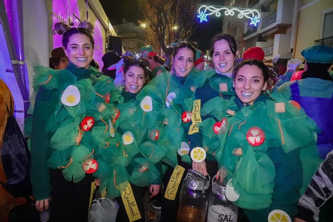 Marinebrojim's tweet photo. Directas de la huerta de Coín al 2020! Ensalada mixta🥗 #NocheviejaCoin2019 Categoría: #Grupal #MásEspectacular https://t.co/FZ35UJt045