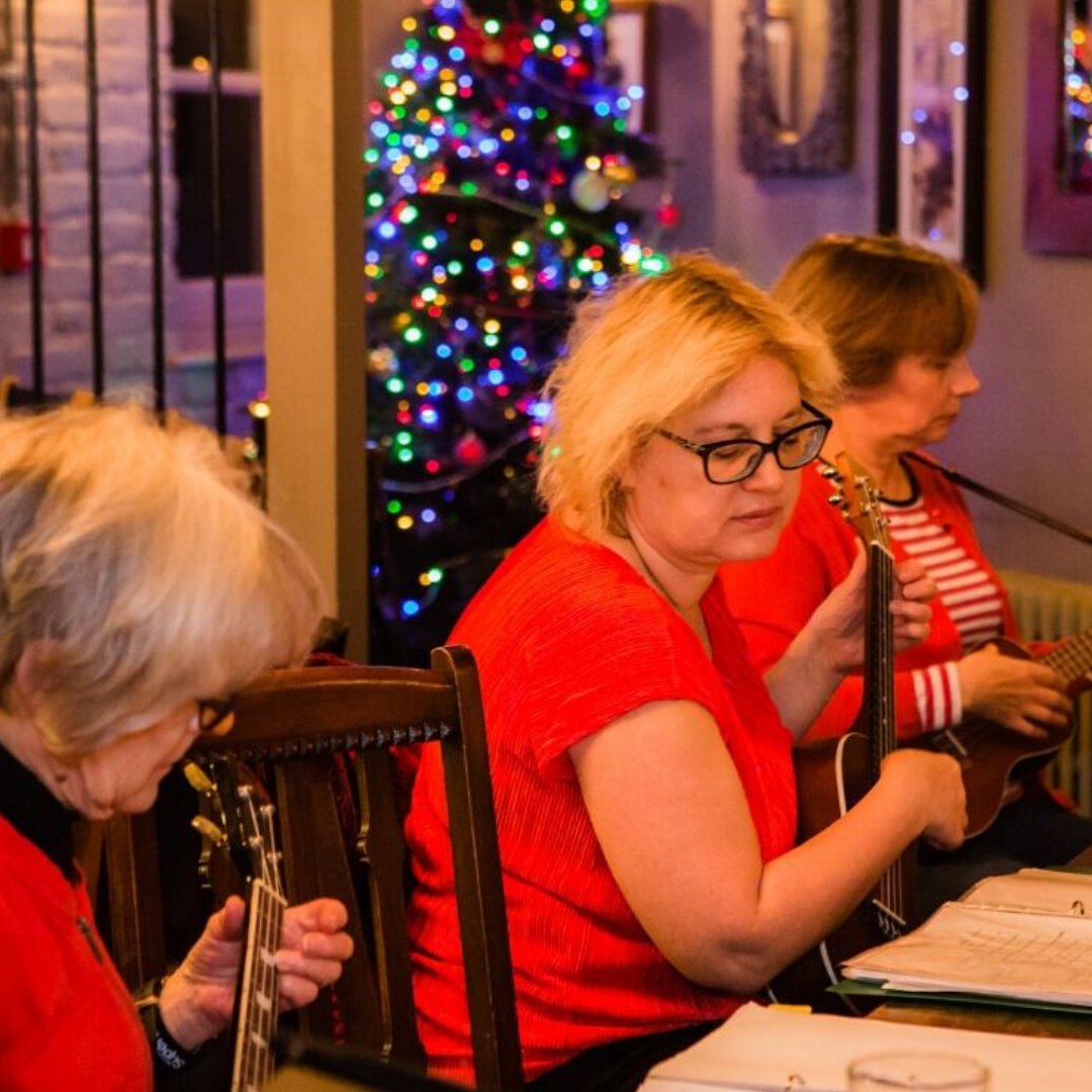 CPPHounslow's tweet photo. Looking for positive vibes in Brentford? Want a creative New Year resolution? Join Brentford Ukulele Collective, we are back on 6 January 7:15 at @TheGriffin_TW8. Intrument loan available😊
Photo credit: Cristina Schek
@HounslowMusic #ACE #BrentfordLiveMusic #CreativeHounslow https://t.co/Rl8lvklGDb