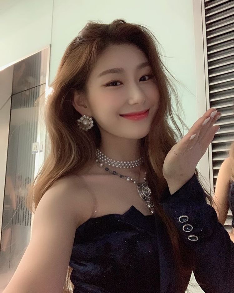 chaerypics's tweet photo. she’s simply the most beautiful human being alive and you can’t change my mind https://t.co/Y5ddNzsDVH