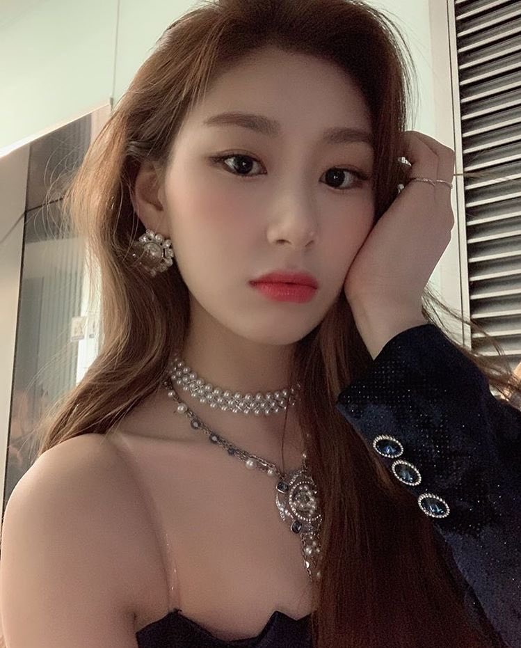 chaerypics's tweet photo. she’s simply the most beautiful human being alive and you can’t change my mind https://t.co/Y5ddNzsDVH