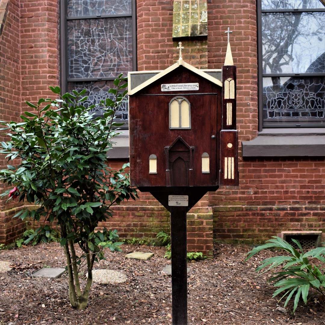 stjamesbr's tweet photo. Taking on some #NewYearResolutions? If reading is on your list, check out our Free Little Library!
#StJamesEpiscopalChurch #Church #Episcopal #BatonRouge #downtownBR #downtownBatonRouge #idigbr https://t.co/JNXiGoRdd1