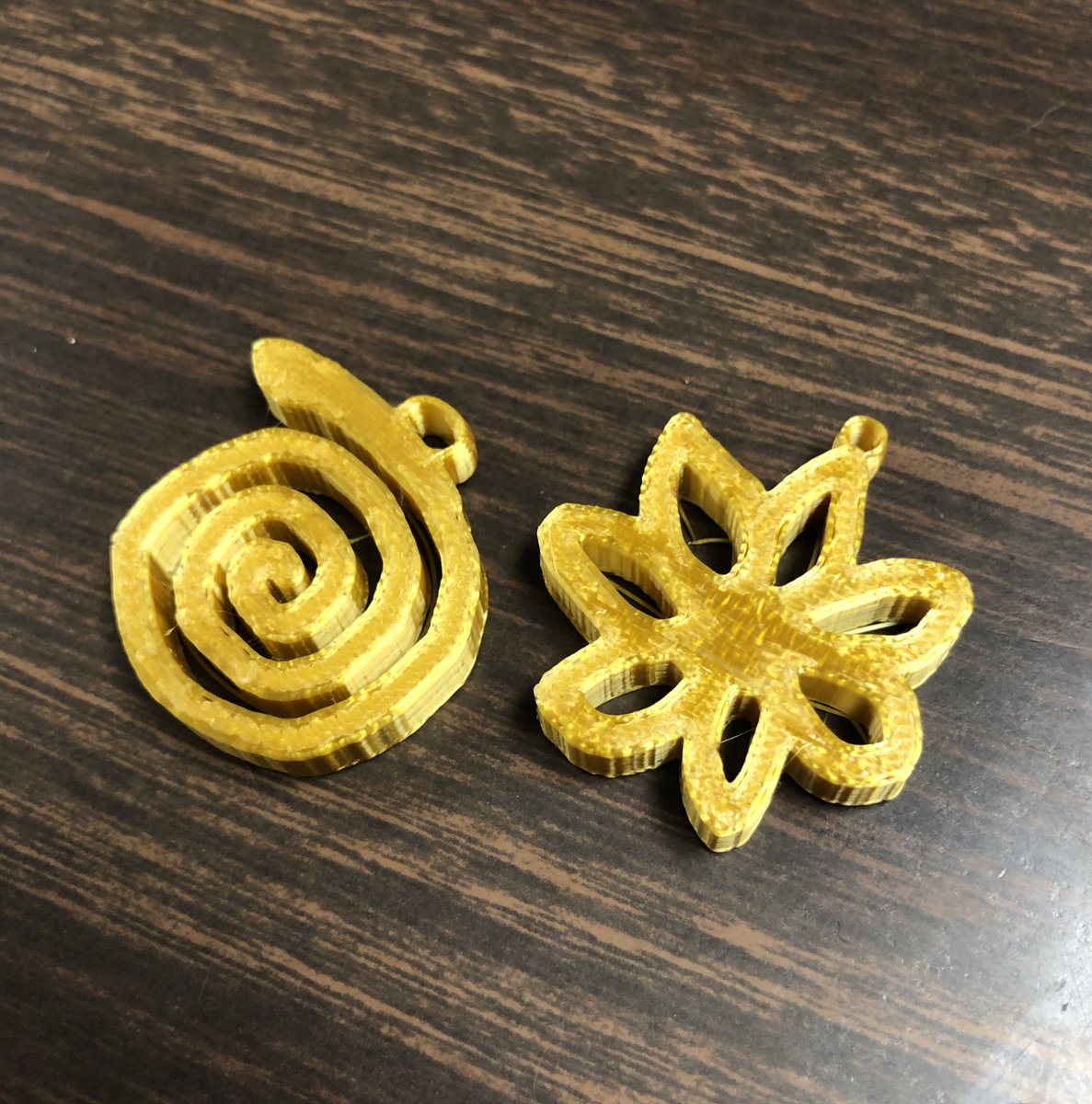 MrsPerkinsPVMS's tweet photo. Bought some gold filament through Amazon for our 3D Design Girls jewelry design- We usually sticky to Makerbot filament, but was really impressed with this quality: by TTYT3D #3dprintedu #edtech #WIedtech https://t.co/HCfQzOToGw