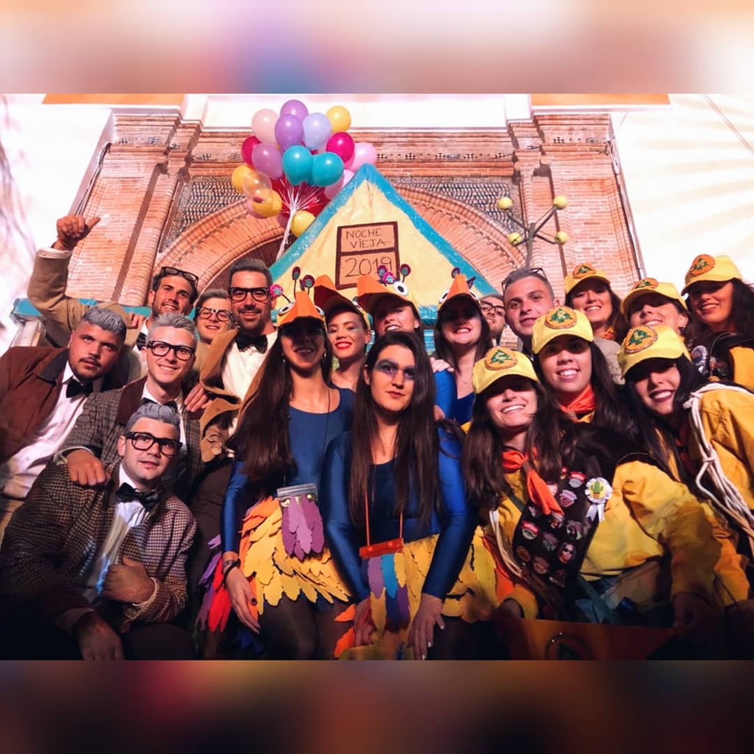 lauranacor's tweet photo. FELIZ AÑO NUEVO 2020 🥂
#NocheviejaCoín2019 #Grupo #MásEspectacular @AytoCoin https://t.co/tFYBb2sR0D