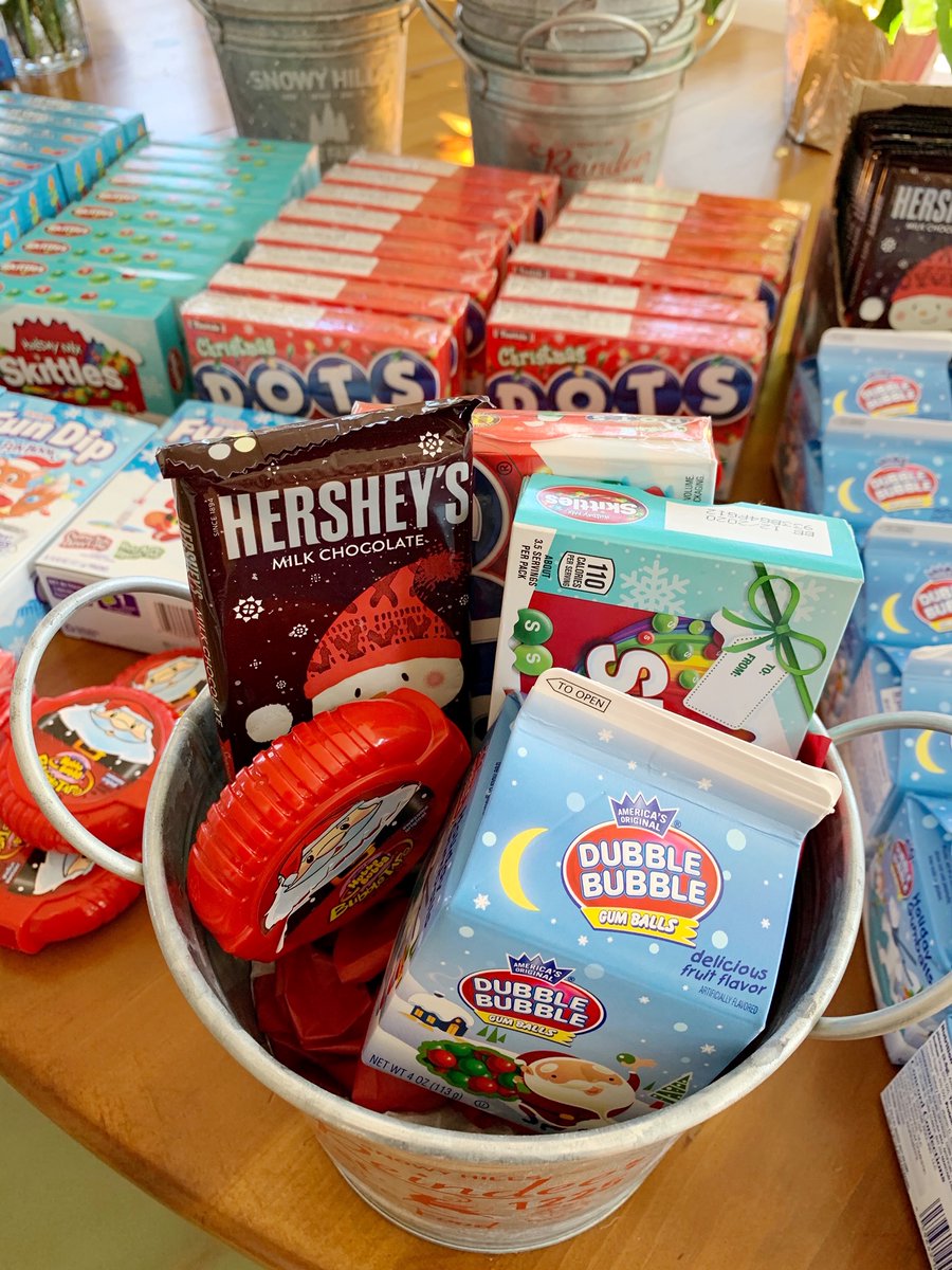 HamptonPaper's tweet photo. Looking to create Pinterest worthy party favors for your next party? Check out my simple three-step never fail process.  https://t.co/XkaJ9ML5TQ #partyfavors  #kidsparty #holidayparty #target #diy #diypartyfavor https://t.co/LDpm7eiWIR