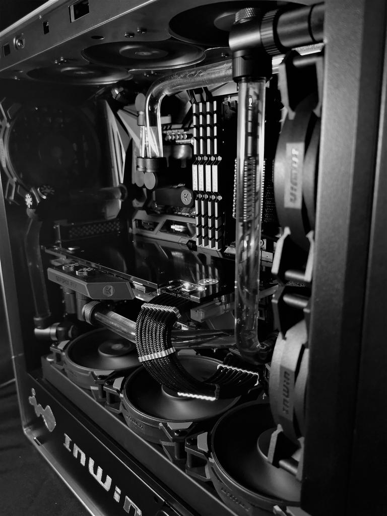 InWin's tweet image. New Year, New Mod! This gorgeous #InWin 905 #CaseMod dubbed "The Industry" comes from #tpbmods! 😍😍😍