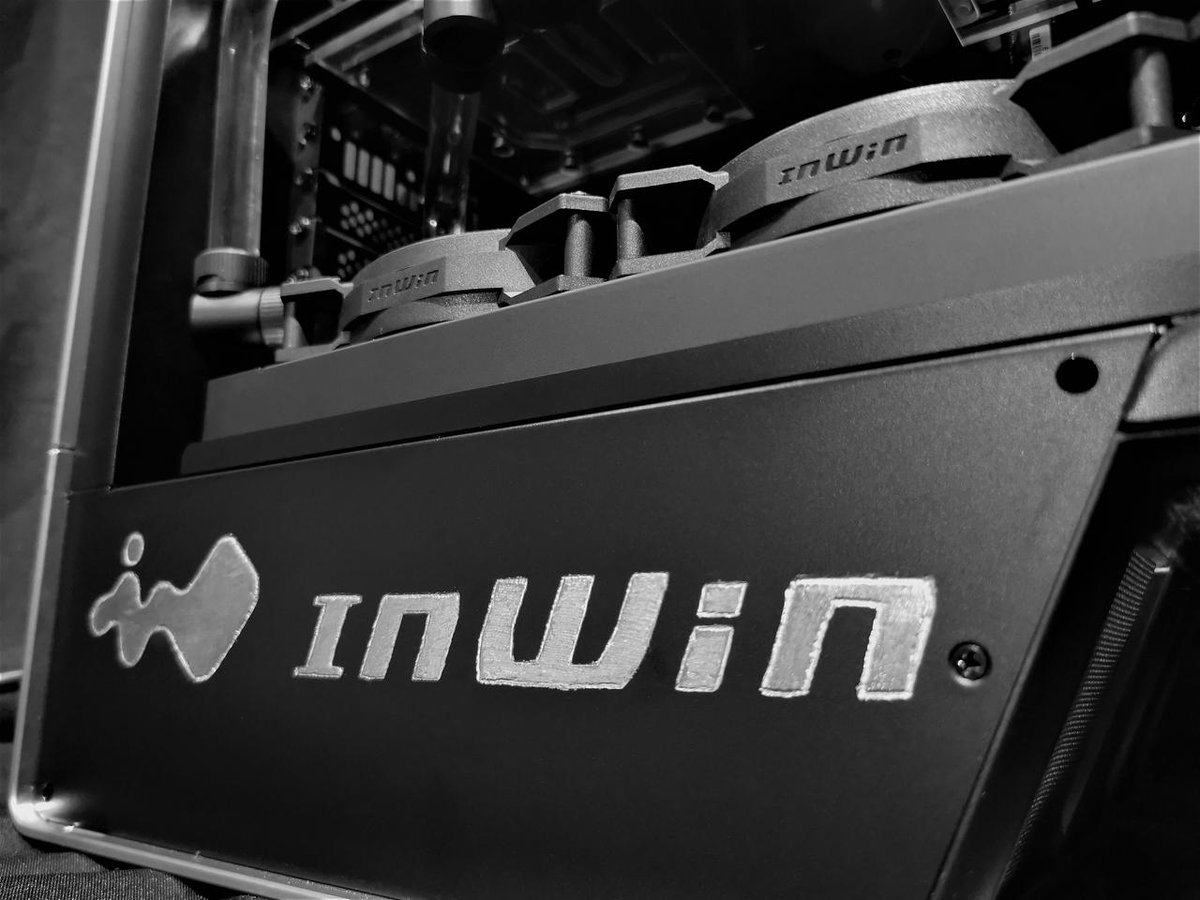 InWin's tweet image. New Year, New Mod! This gorgeous #InWin 905 #CaseMod dubbed "The Industry" comes from #tpbmods! 😍😍😍