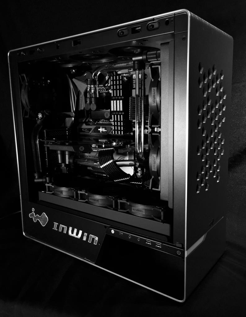 InWin's tweet image. New Year, New Mod! This gorgeous #InWin 905 #CaseMod dubbed "The Industry" comes from #tpbmods! 😍😍😍