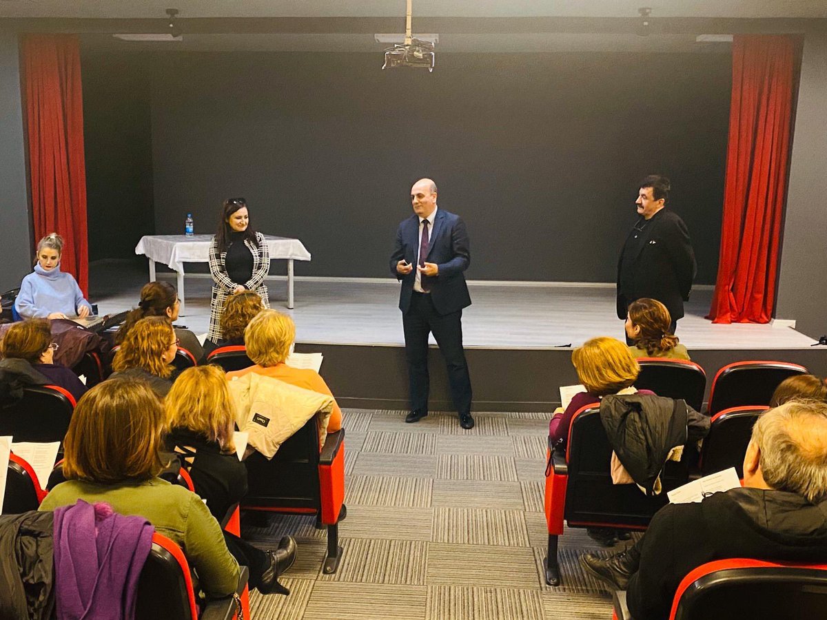 maltepemem34's tweet photo. İlçe Milli Eğitim Müdürümüz Sn. Hüseyin Aydoğdu ⁦⁦@istanbulilmem⁩ ⁦@ogretmenist34⁩ projesi kapsamında öğretmenlerimizden oluşan Halk Müziği Koromuzun çalışmasına katılarak başarılar dilediler. ⁦@memleventyazici⁩ ⁦@OzilLevent⁩ ⁦@huseyinaaydogdu⁩ https://t.co/3fhmlWSPlH