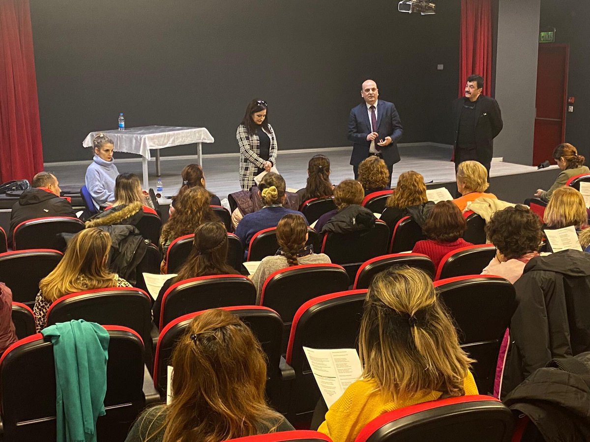 maltepemem34's tweet photo. İlçe Milli Eğitim Müdürümüz Sn. Hüseyin Aydoğdu ⁦⁦@istanbulilmem⁩ ⁦@ogretmenist34⁩ projesi kapsamında öğretmenlerimizden oluşan Halk Müziği Koromuzun çalışmasına katılarak başarılar dilediler. ⁦@memleventyazici⁩ ⁦@OzilLevent⁩ ⁦@huseyinaaydogdu⁩ https://t.co/3fhmlWSPlH