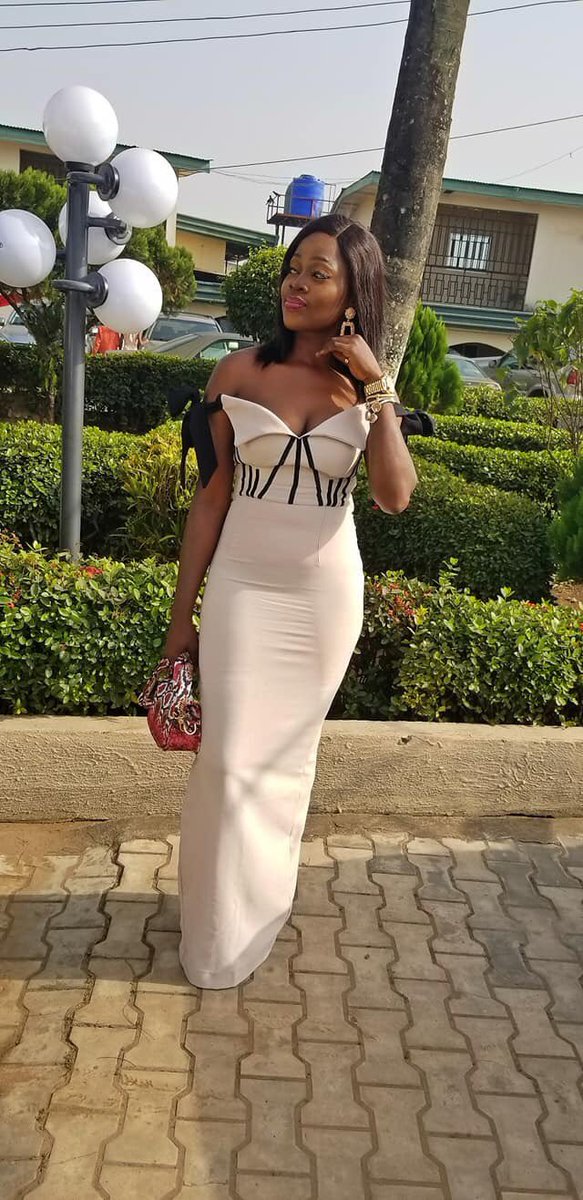 uzoakuofficial's tweet photo. My client just sent me these JPEGs
Dress and bag made by yours truly @FreakTrend 

Our bags are made with high quality leather, tastefully designed with superior finishing 

Bag and dress  available to order 
Dress: 13500
Bag: 5500 https://t.co/EEpS5YRjbr