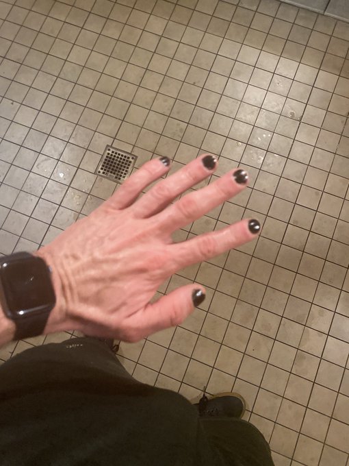 Just trying to shove my painted nails down someone&rsquo;s throat 👀💯 https://t.co/l5s7v40ruC