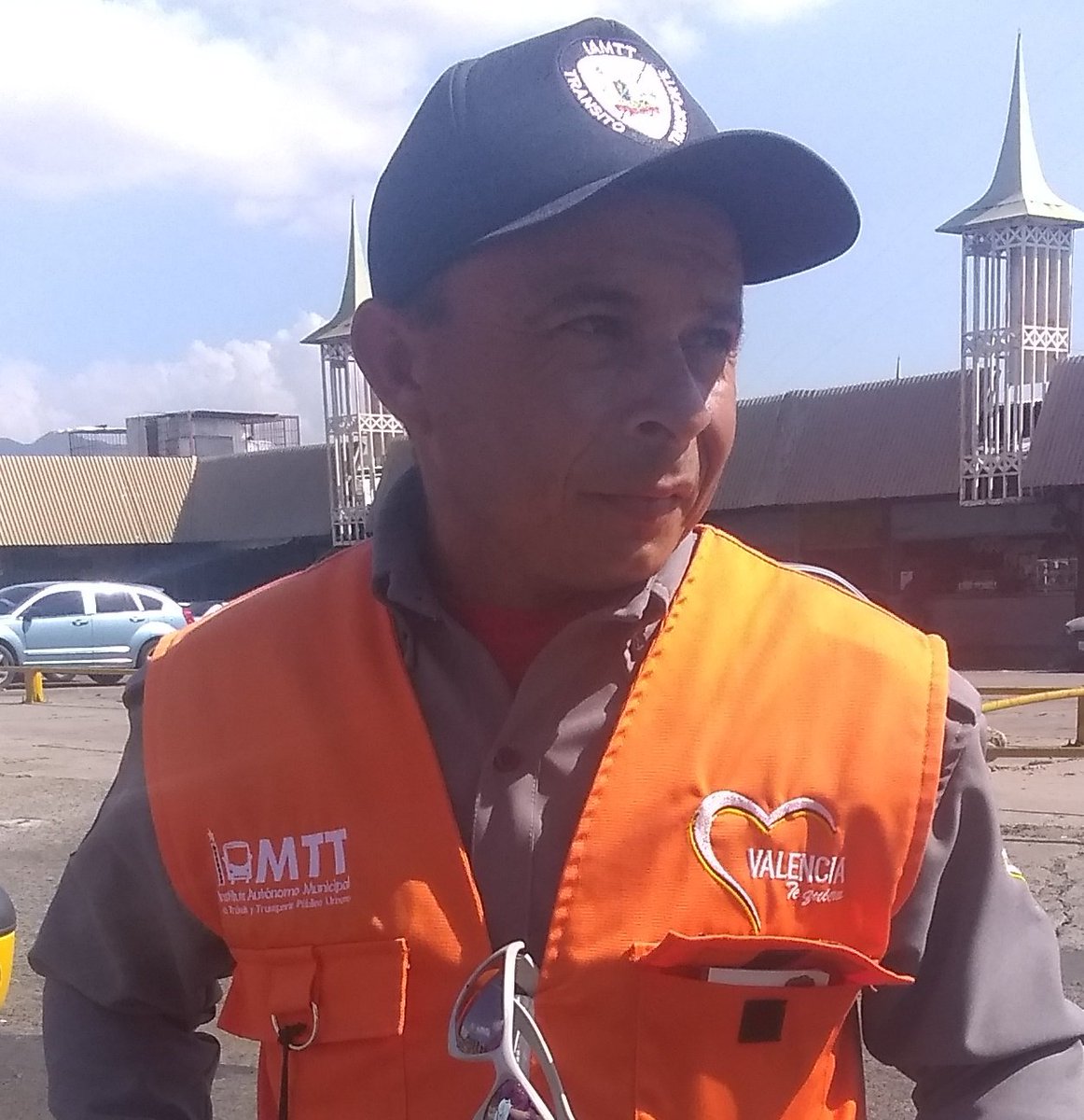 orlandocoronel3's tweet image. #AYUDA, RT este delincuente disfrazado de policía en el terminal de pasajeros Big Low Edo. Carabobo, me estuvo extorsionando, q si no le daba 20$ me retendría el carro en donde Sería desvalijado, el mismo me prometió q vendería los cauchos de mi carro, YA ESTA BUENO DEL ABUSO.