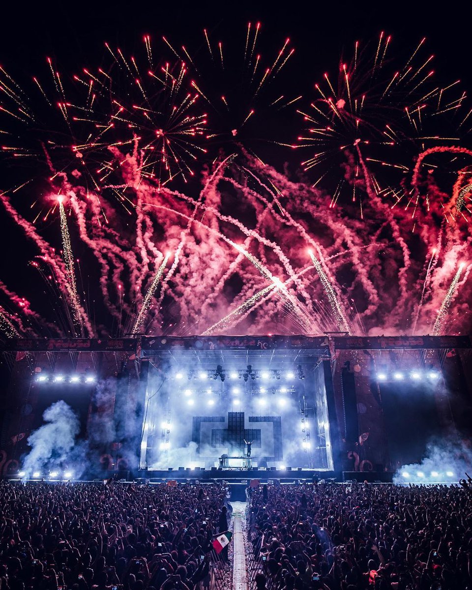 MartinGarrix's tweet image. Happy NYE ❤️ wishing you all a lot of love, happiness and positivity for 2020!!! this year will be our best year yet