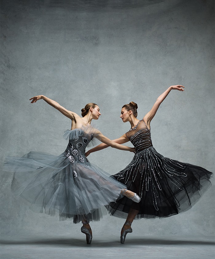prrenico's tweet photo. Beautiful #ChristineShevchenko and #DevonTeuscher wearing gowns by Oscar de la Renta, photo by Ken Browar and Deborah Ory, NYC Dance Project.
❤️🌹❤️🌹❤️ https://t.co/VlxrdqxR7C