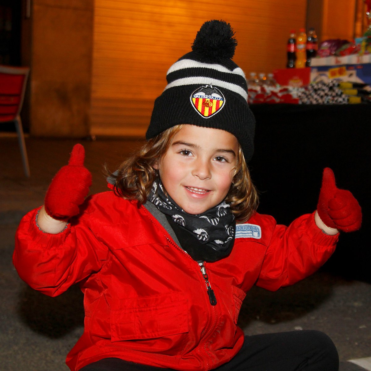 valenciacf_en's tweet photo. 👍 Who's excited to be back at MESTALLA this weekend? 👍 #VCFKids 😊🦇 https://t.co/xS73Qixaod