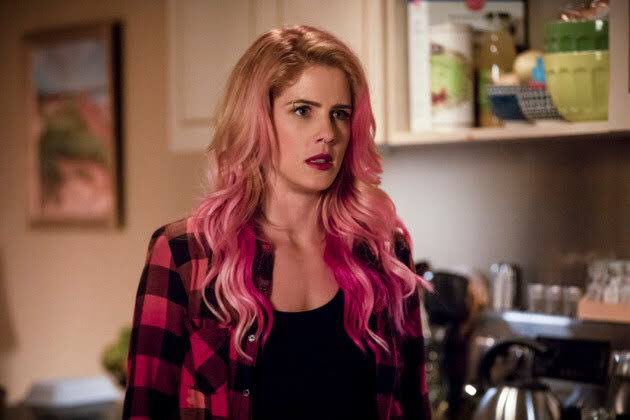 smoakwx's tweet photo. On a scale of 1-10 how much do you guys miss watching her on your screen?👇🏼 #Arrow https://t.co/iMZ1ygqrwX