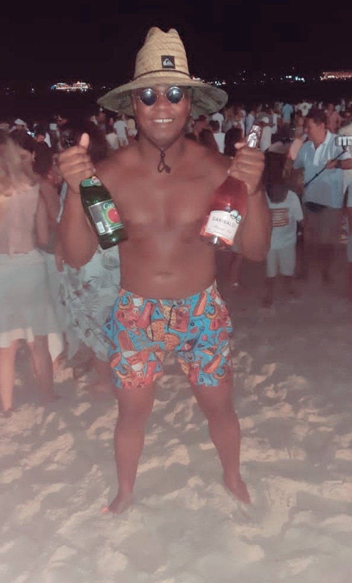 DJJHONYORIGINAL's tweet photo. Gratidão é reconhecer que a vida é um presente https://t.co/A7OKbyIZH6