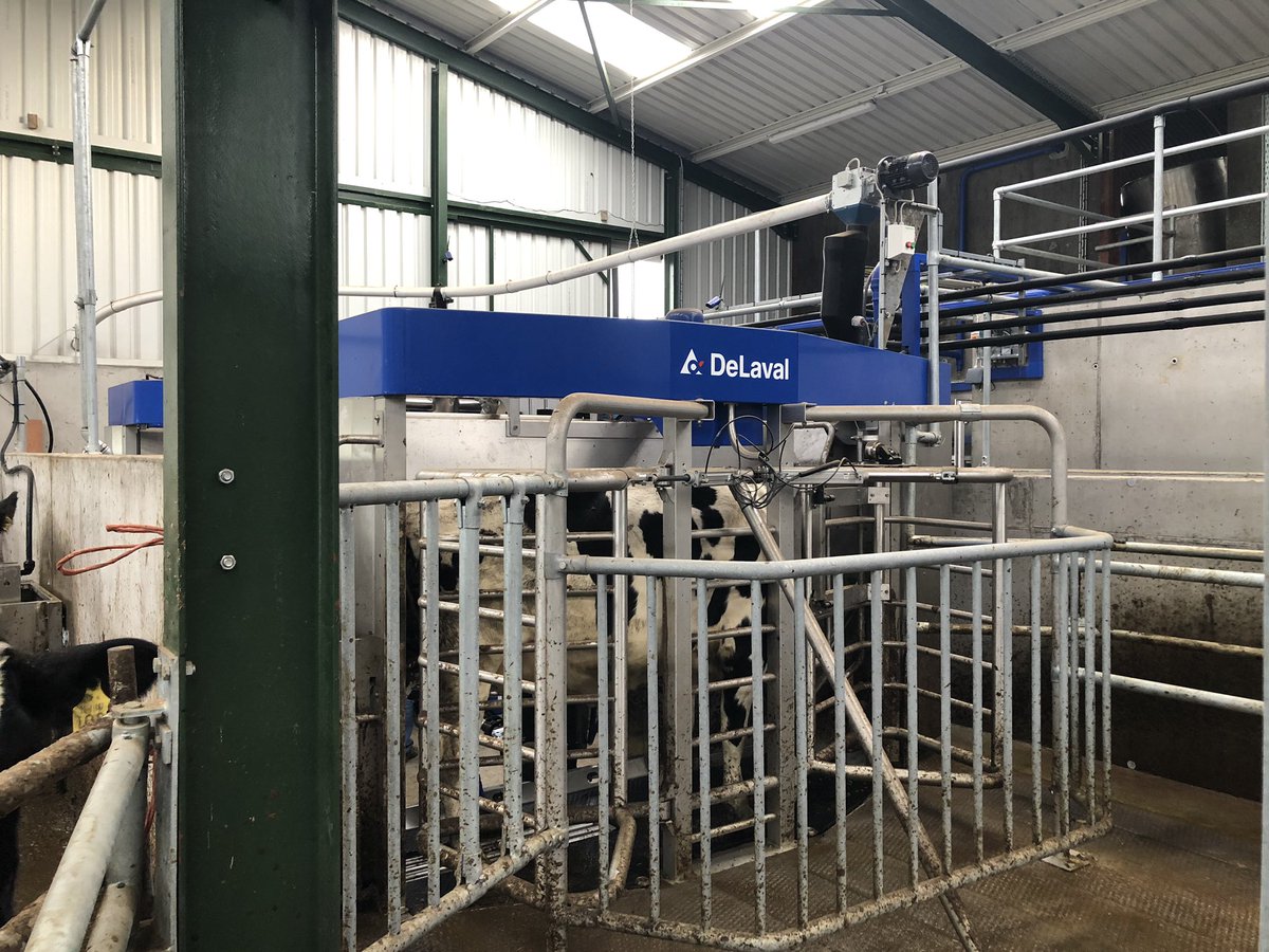NVCondell's tweet photo. New robotic setup in #kildare very smart looking layout! #smartfarmimg https://t.co/x2PBTzwLoV