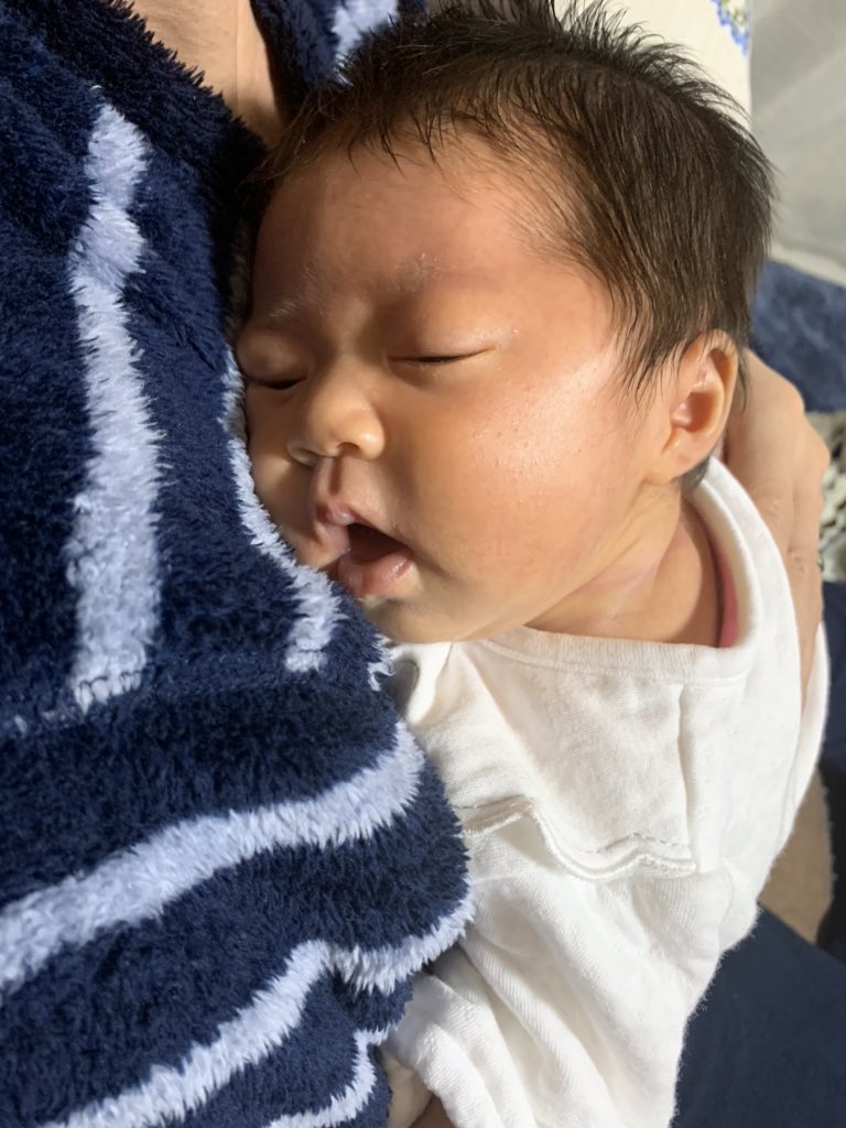 大石美咲 最近の あかさん のマイブーム 寄り目 今の所斜視ではない 眉間にシワを寄せる お世話が遅れた時 縦抱き すぐ寝ついてくれる 授乳1分位で自分から口を離し 被害者ヅラでギャン泣く コレだけは本当に謎 1日1あかり T Co 大石美咲 最近の あかさん のマイブーム 寄り目 今の所斜視ではない 眉間にシワを寄せる お世話が遅れた時 縦抱き すぐ寝ついてくれる 授乳1分位で自分から口を離し 被害者ヅラでギャン泣く コレだけは本当に謎 1日1あかり T Co