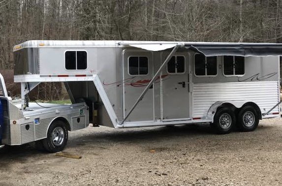 halessss_'s tweet photo. Okay so I need this thing sold ASAP!
💥 2005 Featherlite 3 horse trailer💥
•new tires
•drop down windows 
•recently checked and packed barrings 
•10k or best offer
retweet plz!! https://t.co/AFnUffPsl2
