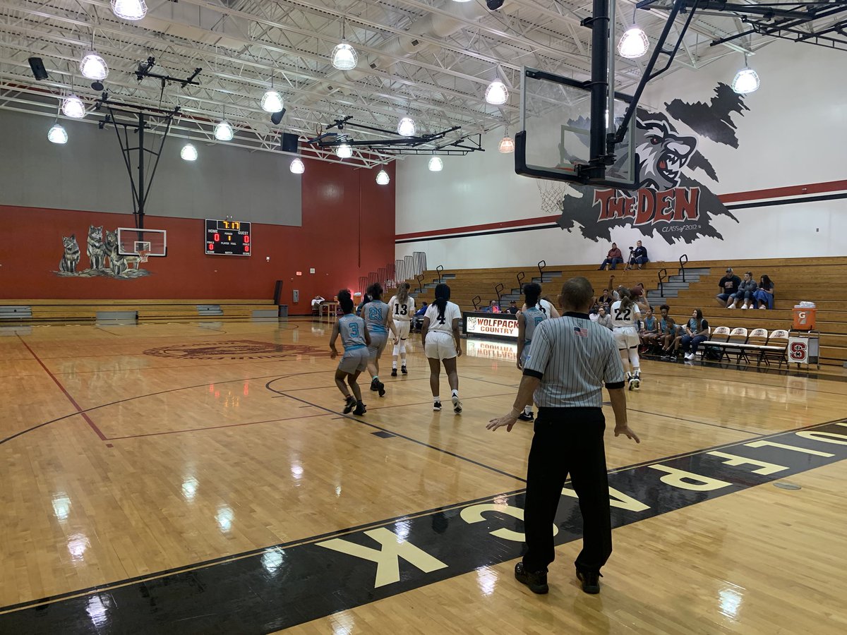 SFMHSWolfpack's tweet photo. Game 1 @EastLeeCountyHS vs @MarinerTritons #NewYearsHowl https://t.co/dInLquY3mB