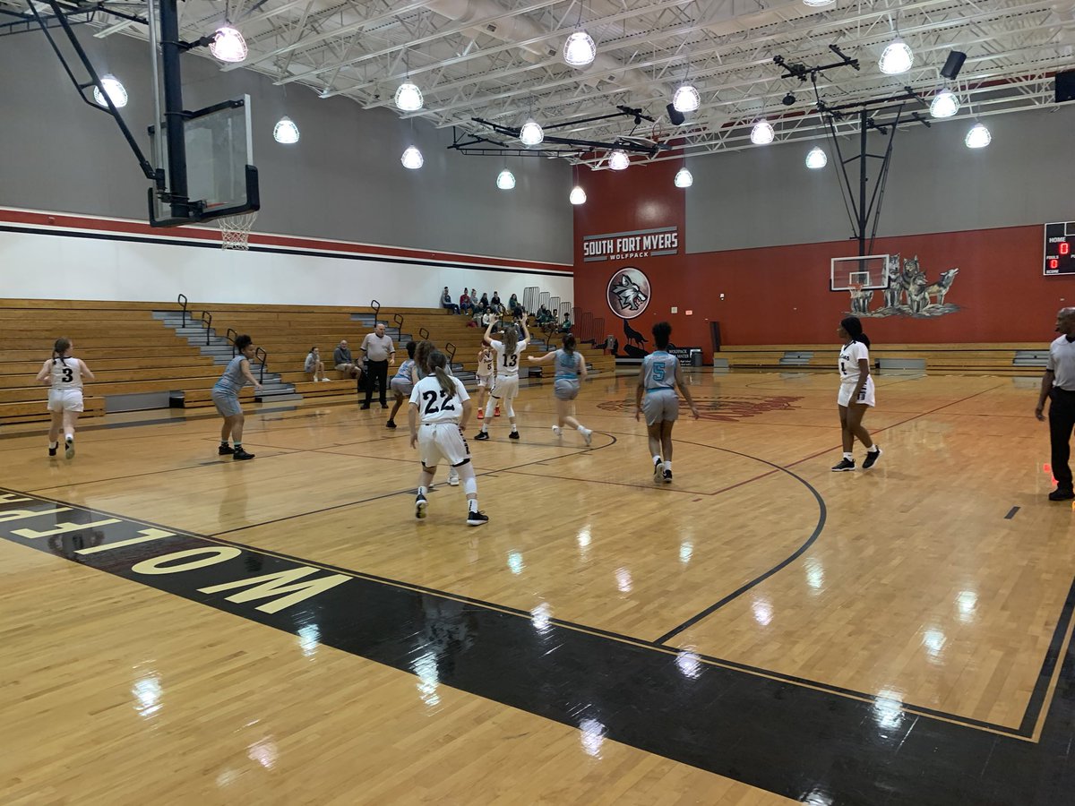 SFMHSWolfpack's tweet photo. Game 1 @EastLeeCountyHS vs @MarinerTritons #NewYearsHowl https://t.co/dInLquY3mB