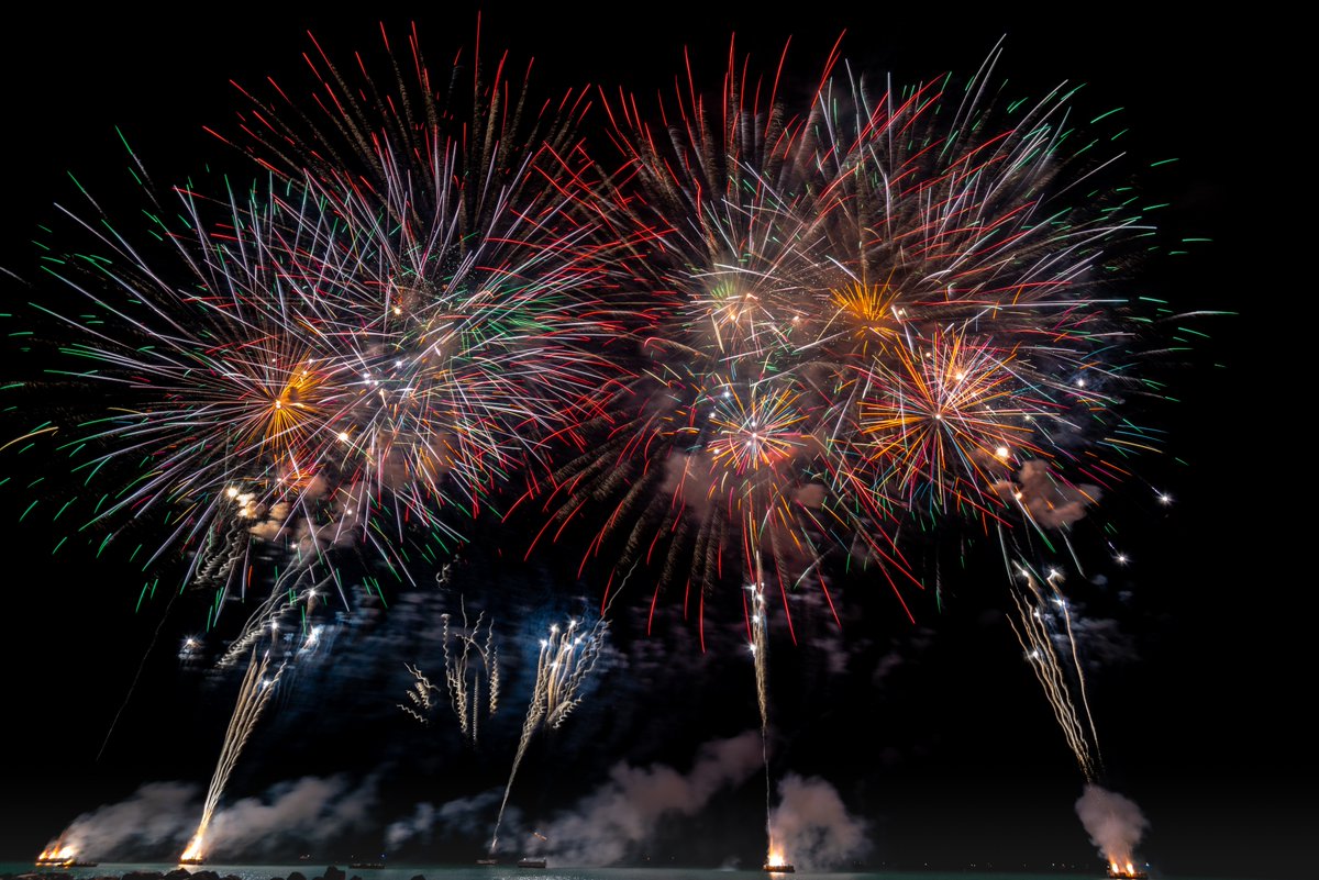 GrowGearCo's tweet photo. Happy New Year everyone from all of us at GrowGear! #2020 #newyearnewgoals #cannabiscanada #GrowGear https://t.co/yUSlZm1z4j