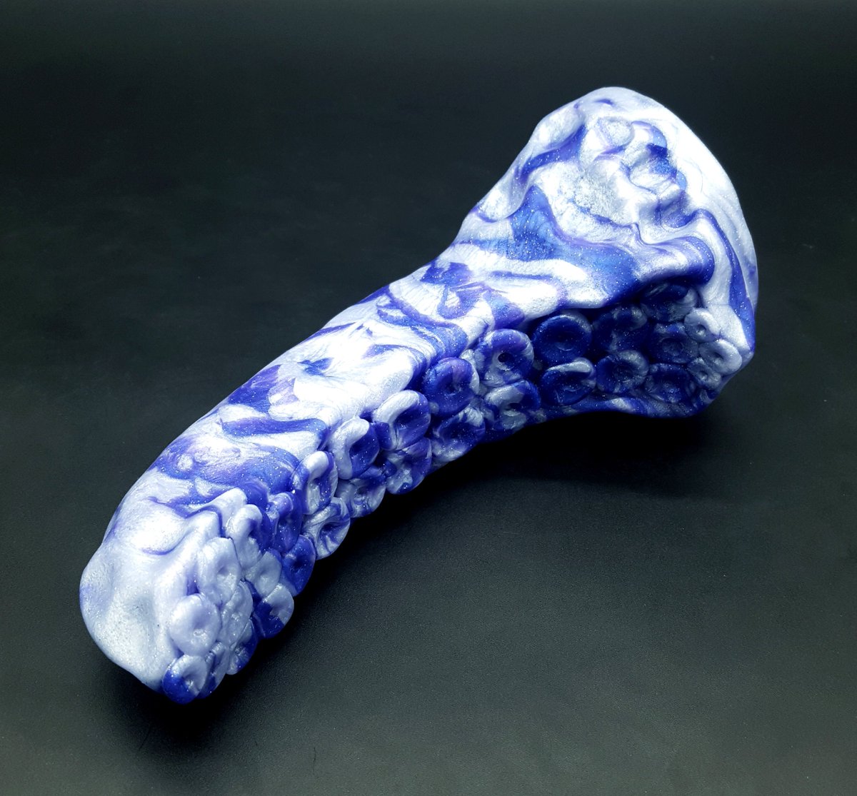 uberrimedildos's tweet photo. 2020 is the year of hindsight (according to me anyway). In hindsight I should have run a few more sales last year. A big  bunch of items on the website, in inventory, with FREE shipping to peeps in the US, at 30% off. https://t.co/TZr5cdO7sV
