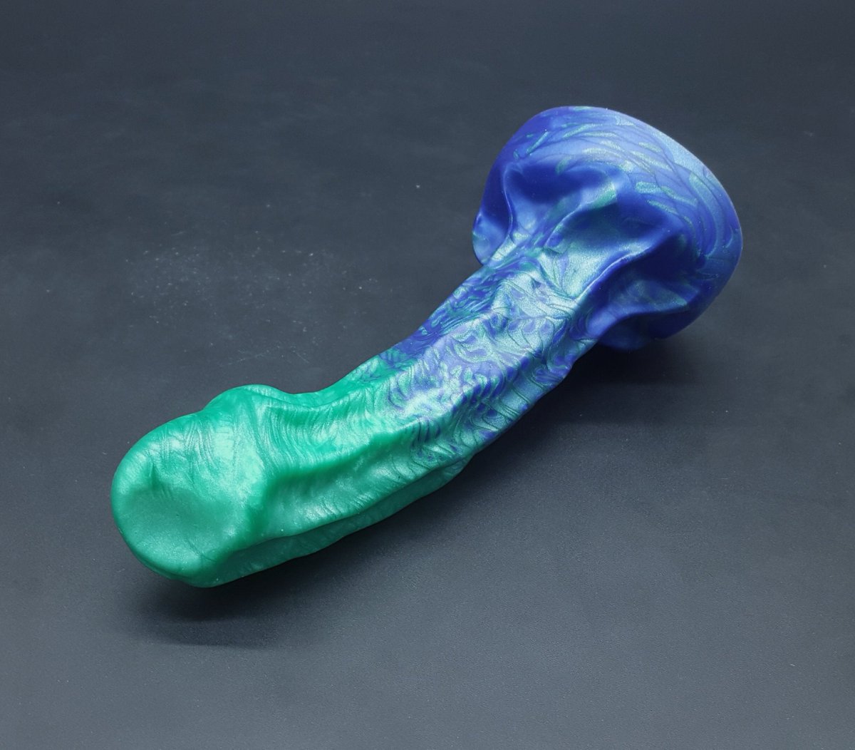 uberrimedildos's tweet photo. 2020 is the year of hindsight (according to me anyway). In hindsight I should have run a few more sales last year. A big  bunch of items on the website, in inventory, with FREE shipping to peeps in the US, at 30% off. https://t.co/TZr5cdO7sV
