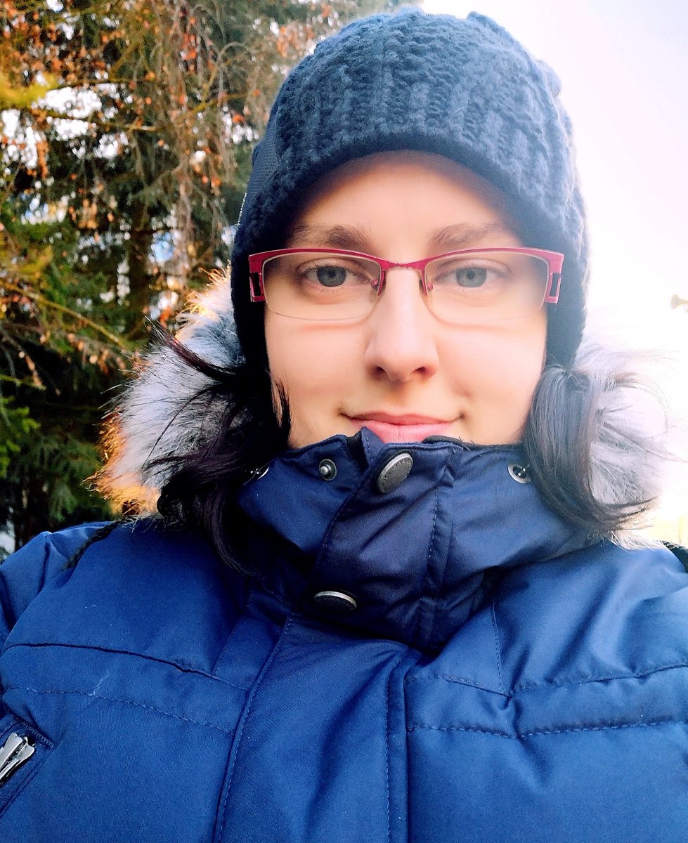 SamanthaMajka's tweet photo. Walking home and freezing my ass off. #winter #itsfreakingcold #me https://t.co/vFWjVtrl92