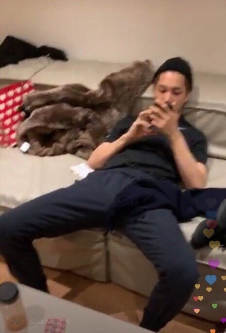 multikpopfans's tweet photo. If you remembered this live https://t.co/ZYfmjK7sIf