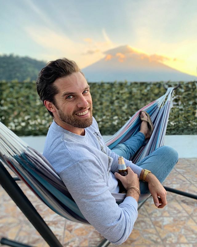 travisbluemling's tweet photo. First sunset of 2020 ๐
๐ธ @rossocjennings
.
.
#breacans #antigua #guatemala https://t.co/CgRlq7OSQz