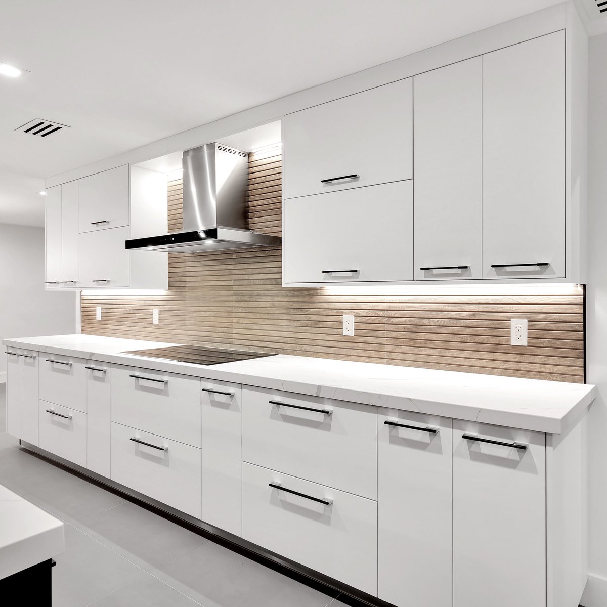 KabCoKitchens's tweet photo. Opposites Attract. We love contrasting finishes in the kitchen #bravedesign #custombuilt #kitchenremodel https://t.co/ONIyjldr4J