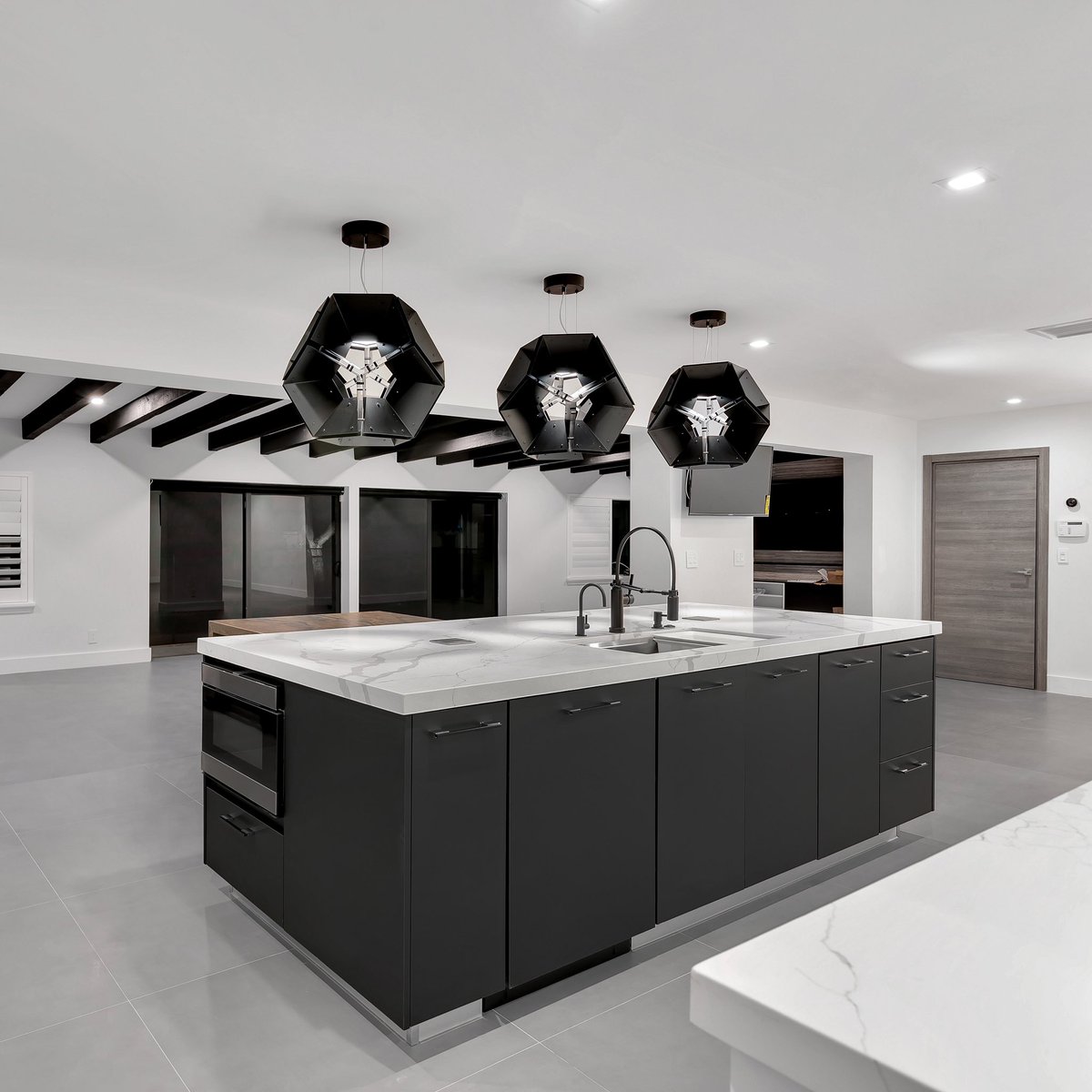 KabCoKitchens's tweet photo. Opposites Attract. We love contrasting finishes in the kitchen #bravedesign #custombuilt #kitchenremodel https://t.co/ONIyjldr4J