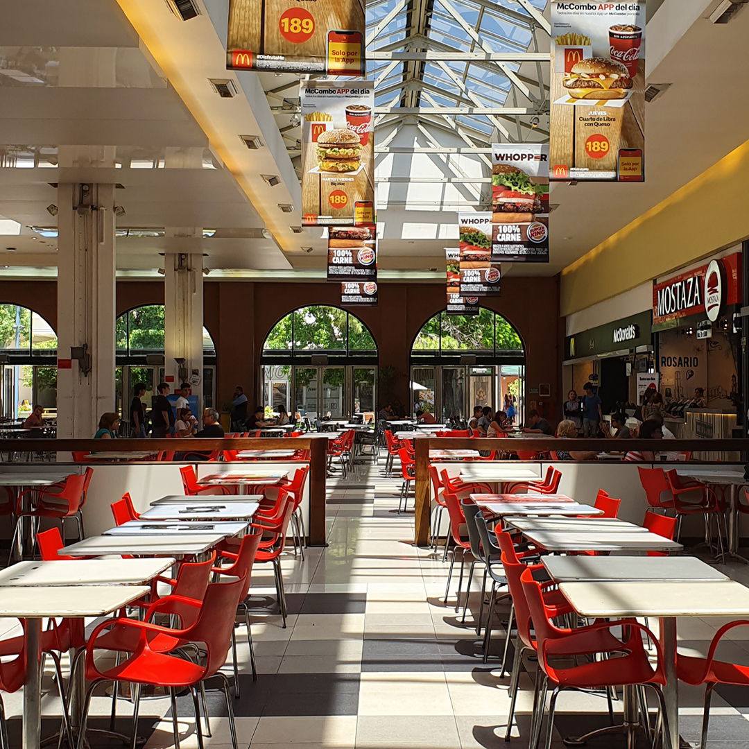 ¿Y vos ya sabes qué vas a almorzar hoy?
Vení a nuestro patio de comidas y elegí lo que más te guste 😍

¡Te esperamos!