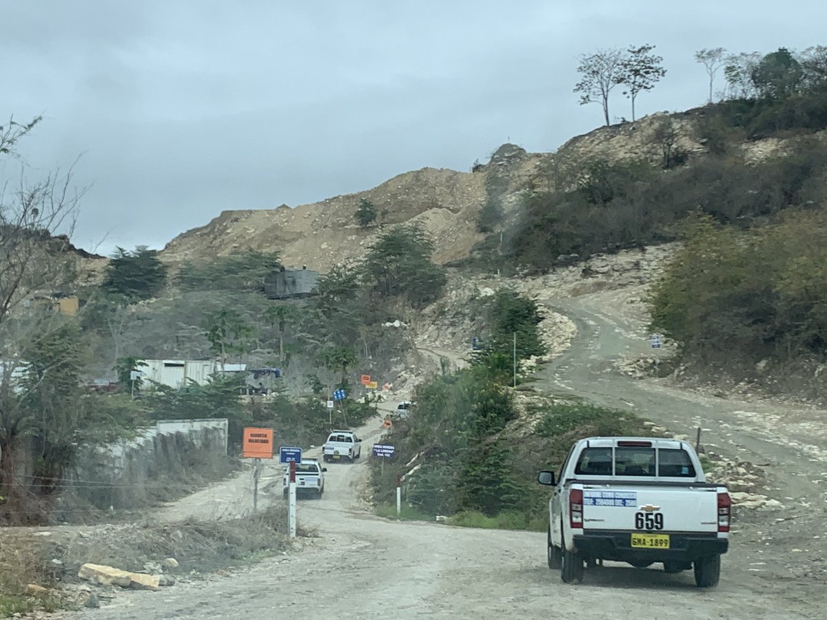 jRodriguezECU's tweet photo. Con la clausura de las concesiones mineras Lorena 3 y 4. Empieza el operativo canteras en la vía a la costa tal y como dispuso la alcaldesa @cynthiaviteri @alcaldiagye https://t.co/yo3D0ikYrn