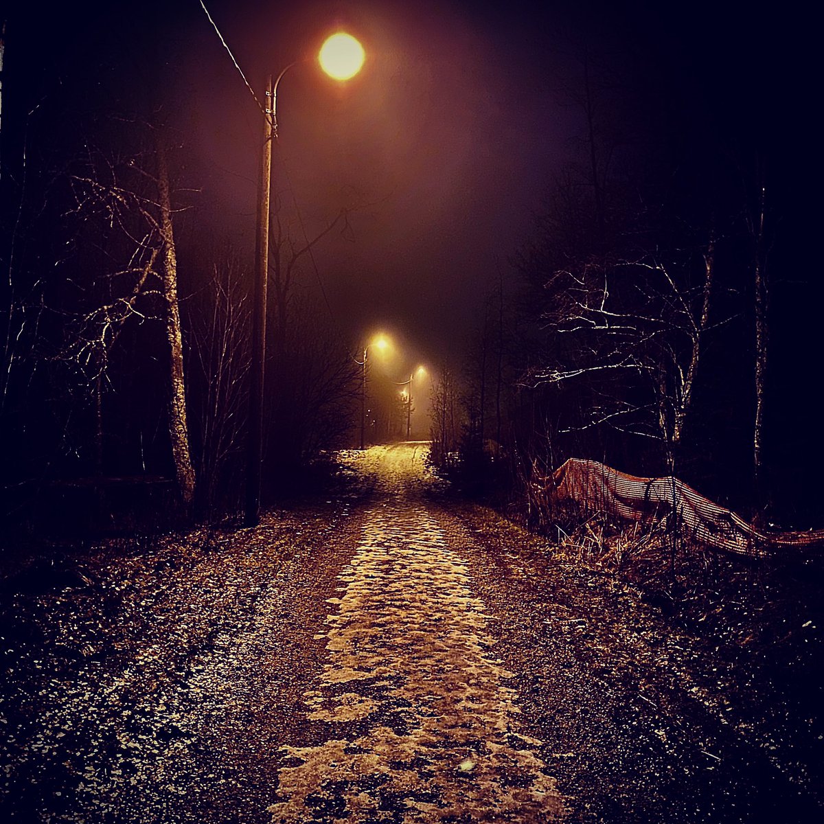 AriSakari's tweet photo. ”Horror walk”. #arisakarit #mobileart https://t.co/C0ygH6Debd