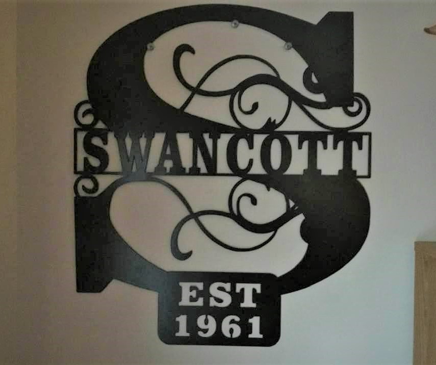 Sarah Reaume’s parents received this Swancott monogram sign as a gift from her and her kids. 🎄💗
They love it and hung it right away.
fiercemetalworks.com
#EssexON
#yqg