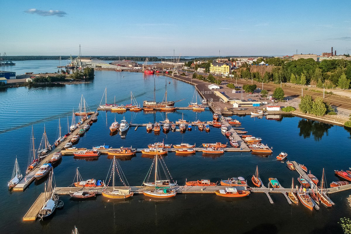 Puuveneosk's tweet photo. Videokooste viime kesän Puuvenemessuilta, #puuvene #träbåt #woodenboat 
https://t.co/7d7Mkmd7AD @kotkahaminafi @ https://t.co/ILQOjVEklg